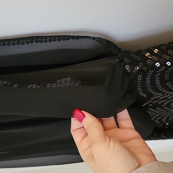 Black dress - Picture 2 of 5